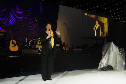 Clare_Short_speaking_at_Gala_Dinner_416px